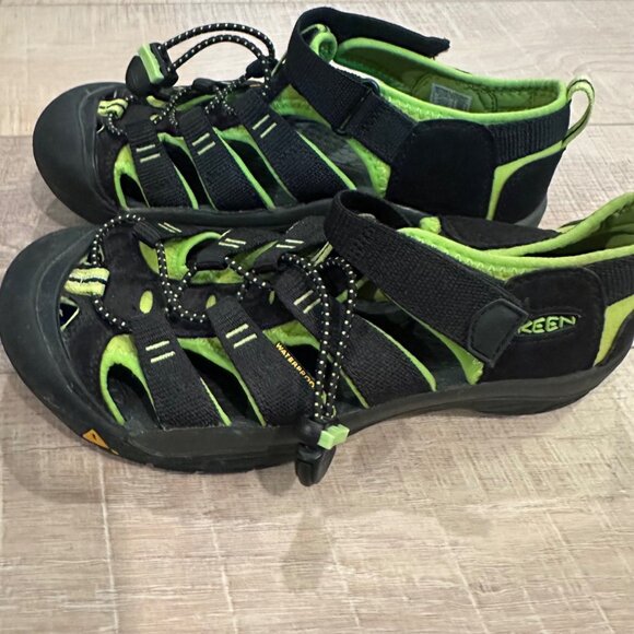 KEEN YOUTH SIZE 5 GREEN BLACK CLOSED TOE SHOES NWOT - Picture 5 of 10